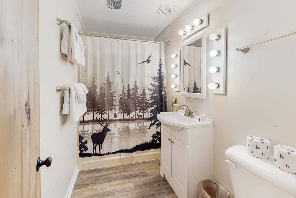 Breakwater Lodge