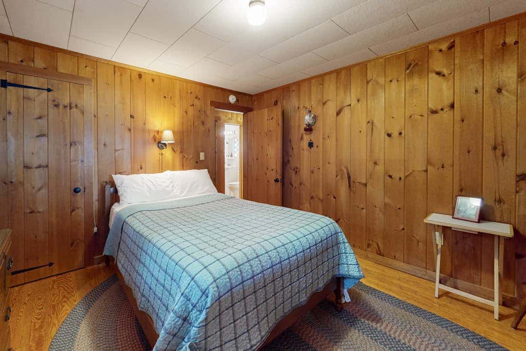 Breakwater Lodge