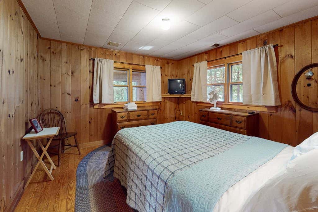 Breakwater Lodge