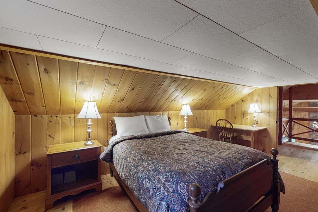 Breakwater Lodge