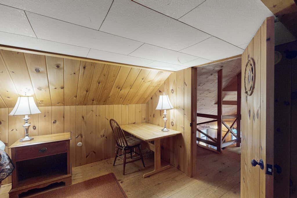 Breakwater Lodge