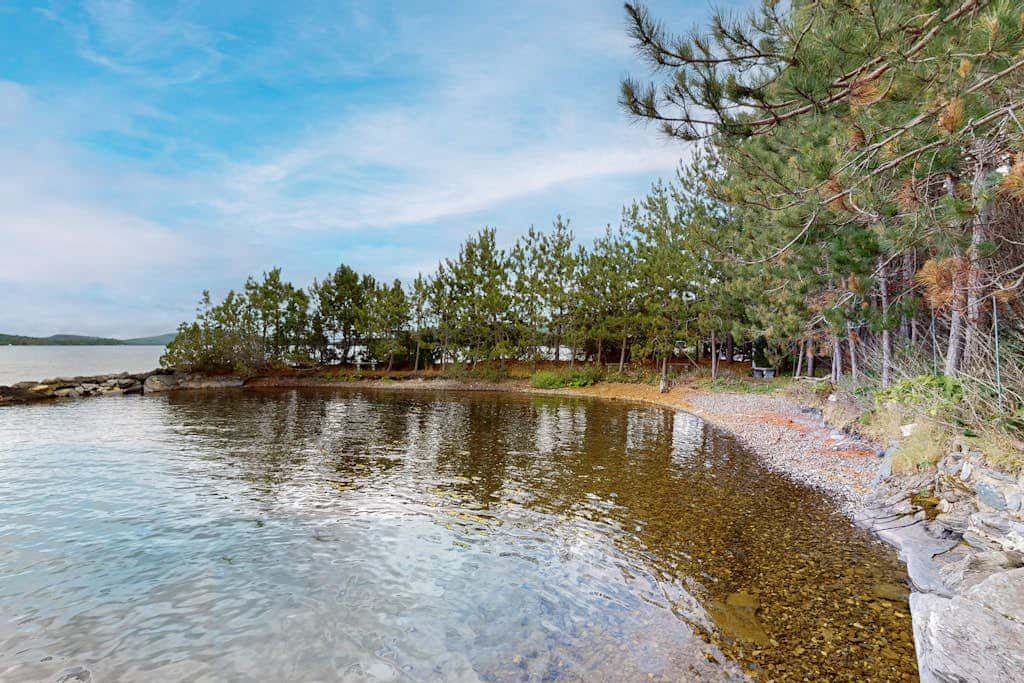 Breakwater Lodge