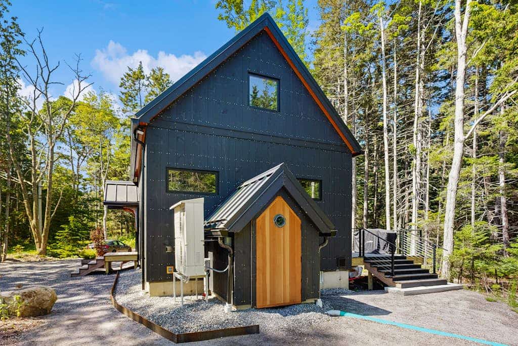 Spruce Shores Retreat: New Home with Hot Tub, Spacious Deck, Gas Grill, WiFi, and Washer/Dryer