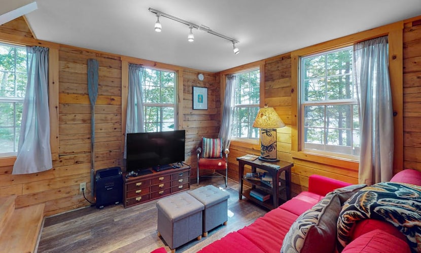 The Cottage | Peaceful 32-Acre Lakefront Getaway | Canoe, Firepit & Big Deck