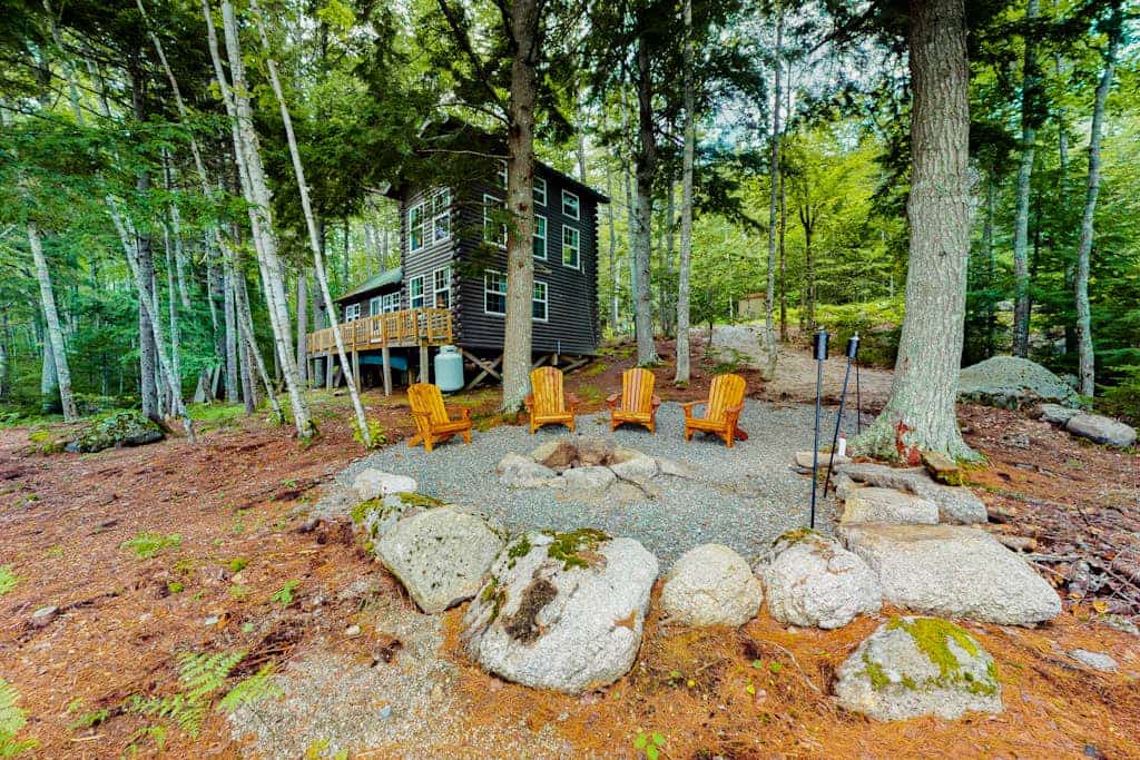 The Cottage | Peaceful 32-Acre Lakefront Getaway | Canoe, Firepit & Big Deck
