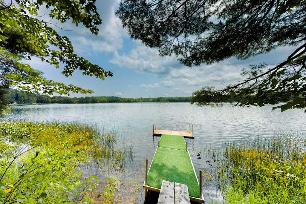 Lazy Lumberjack Lakeside Cottage