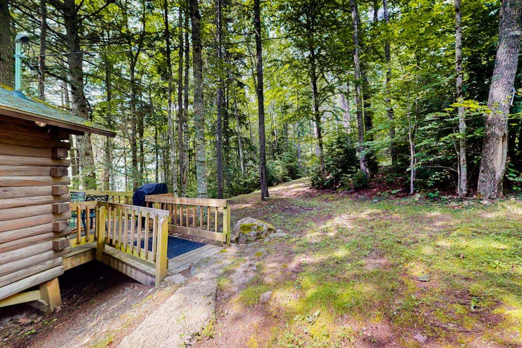 Lazy Lumberjack Lakeside Cottage
