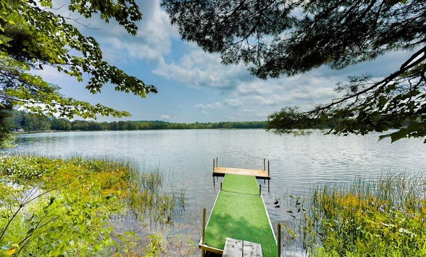 2 beautifully designed, off-the-grid homes with amazing lakefront views & access