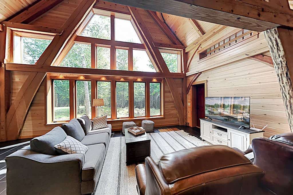 2 beautifully designed, off-the-grid homes with amazing lakefront views & access