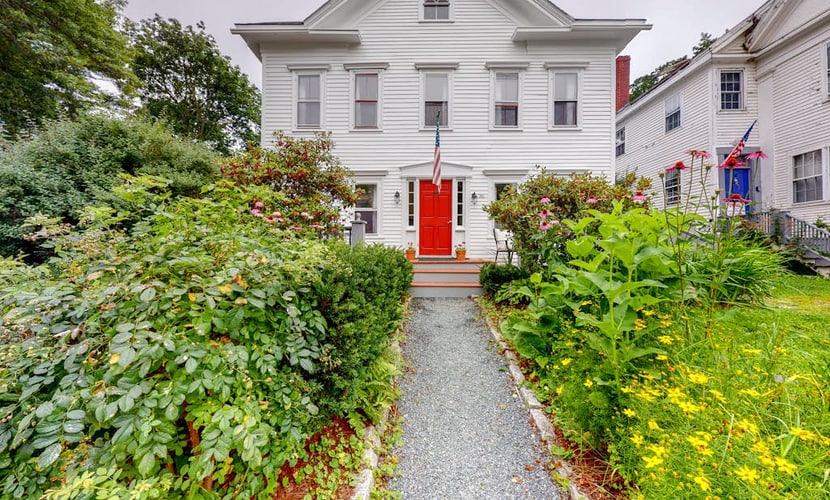 Comfy Downtown Getaway w/ Full Kitchen - Close to the Beach