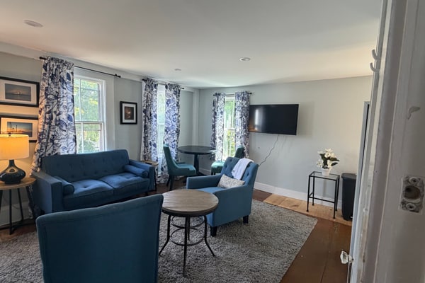 Comfy Downtown Getaway w/ Full Kitchen - Close to the Beach