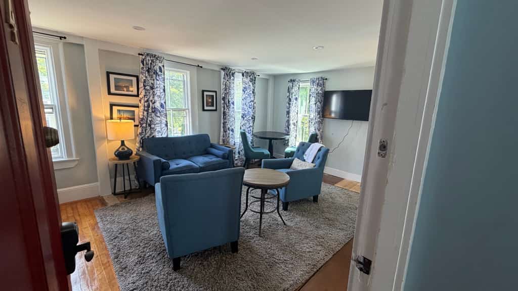 Comfy Downtown Getaway w/ Full Kitchen - Close to the Beach