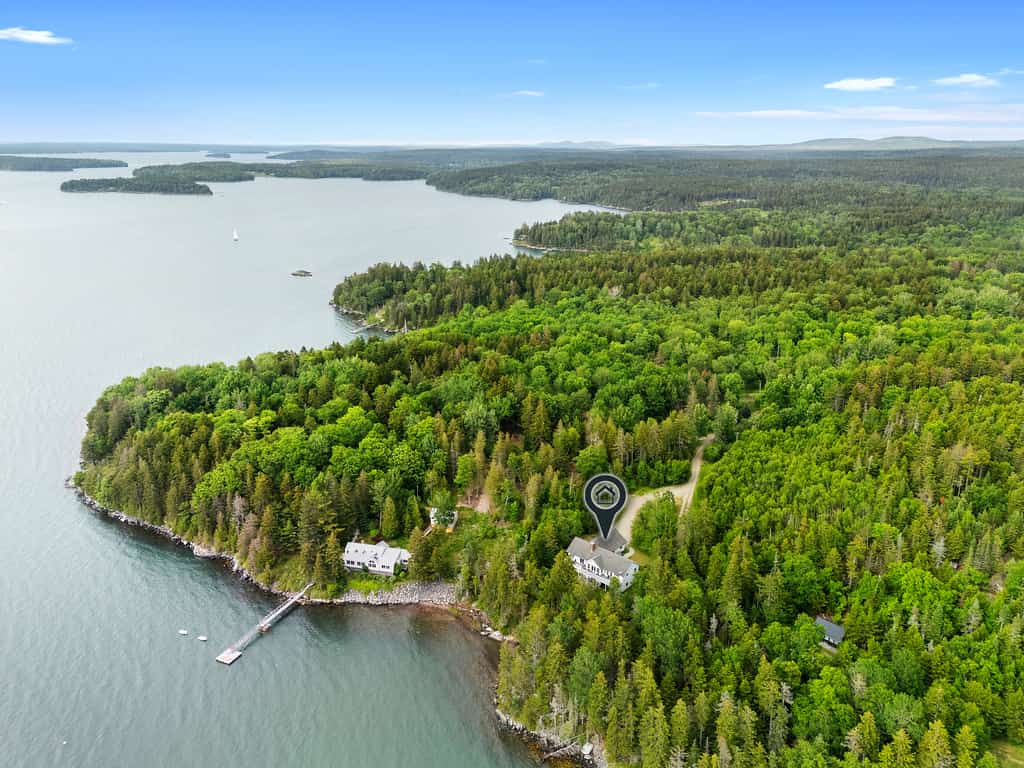 Comfortable bayfront home with beautiful views, large deck & on-site tennis