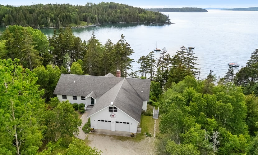 Comfortable bayfront home with beautiful views, large deck & on-site tennis
