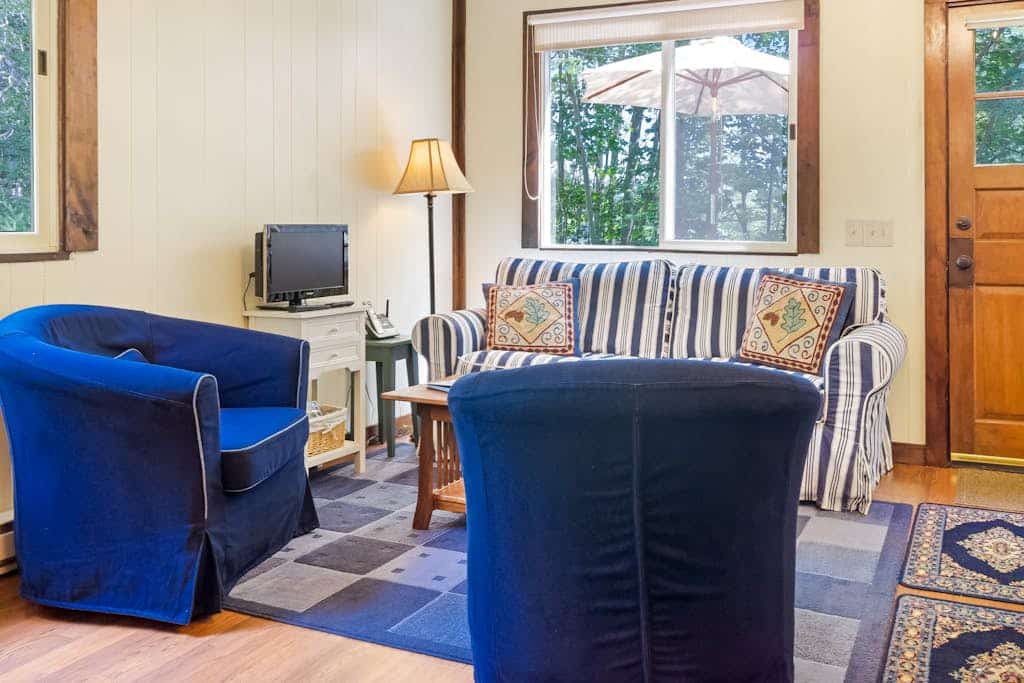 Woodland Home near Long Pond w/ Spacious Living Area, Full Kitchen & Deck