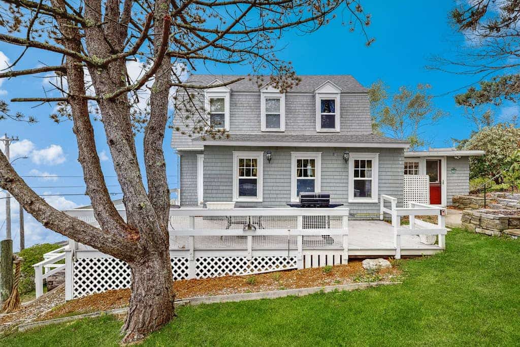 Dog-friendly, bayfront home - gorgeous ocean views, private balcony & fireplace