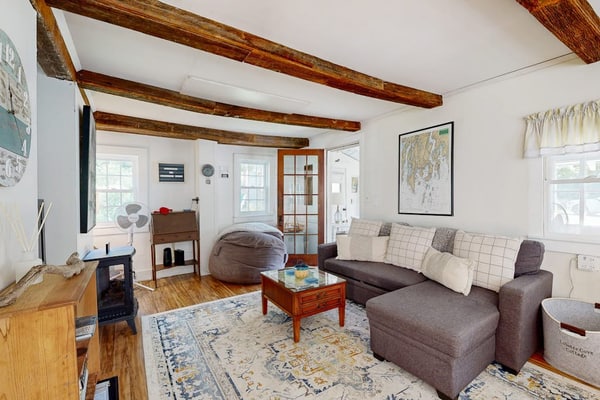 Charming Boothbay Harbor cottage with partial AC, full kitchen, and sun room
