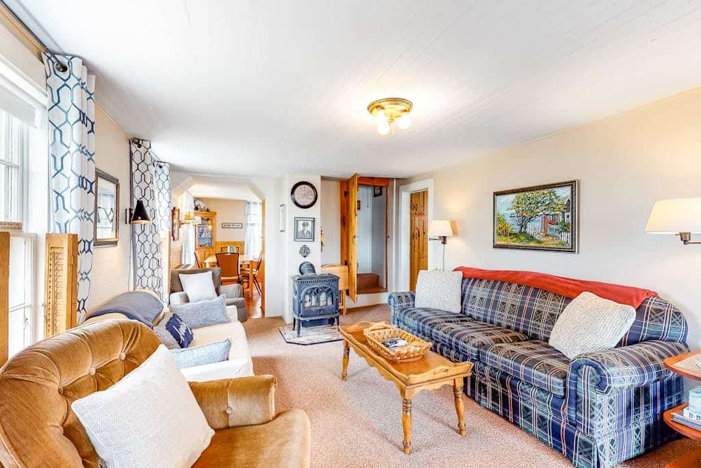 Ocean Point Cottage- large porch, ocean view, water access