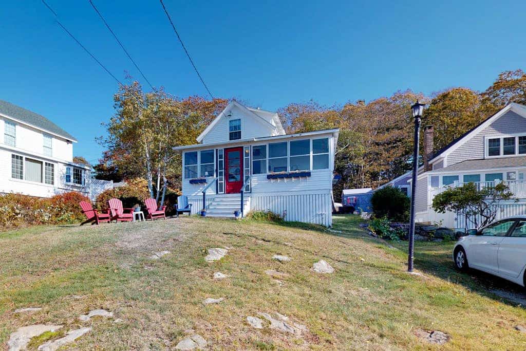 Ocean Point Cottage- large porch, ocean view, water access