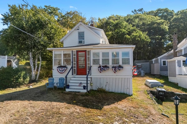 Ocean Point Cottage- large porch, ocean view, water access