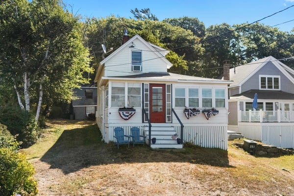 Ocean Point Cottage- large porch, ocean view, water access