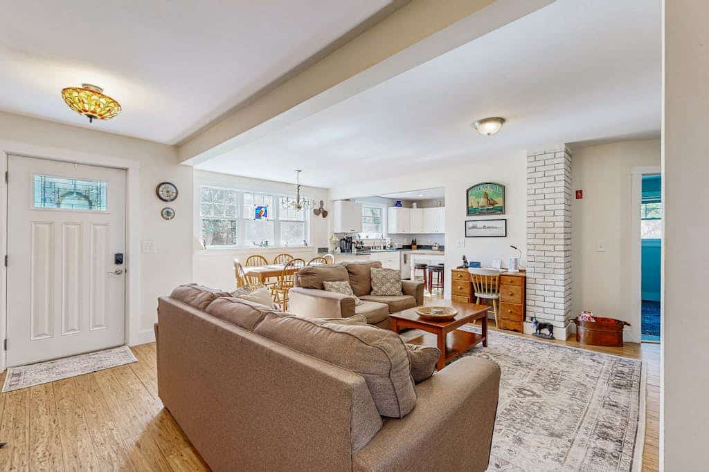 Captains Cottage on Atlantic: Coastal bungalow with large yard, beautiful kitchen, & great location
