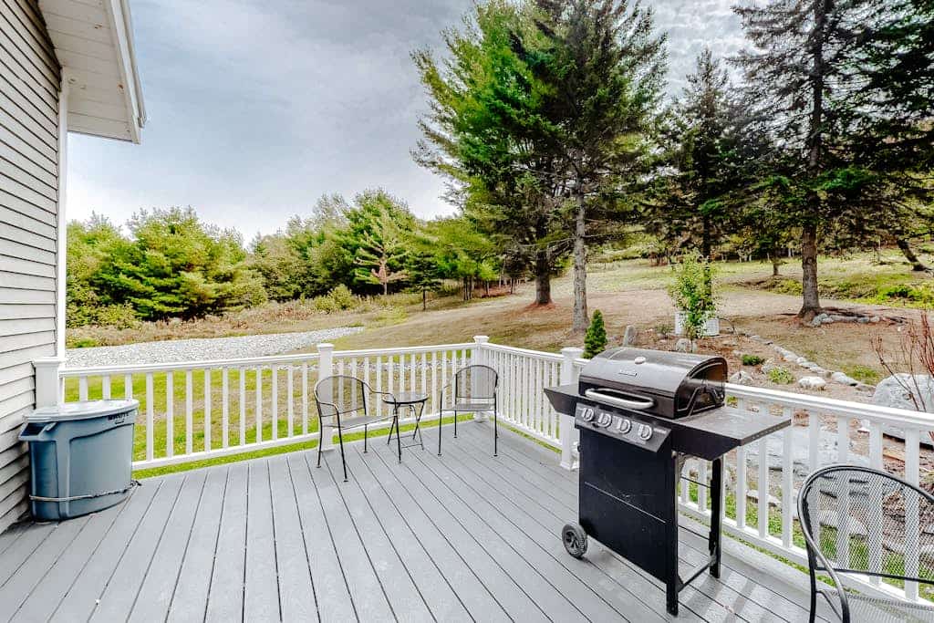 Charming riverfront home with mountain views & private dock