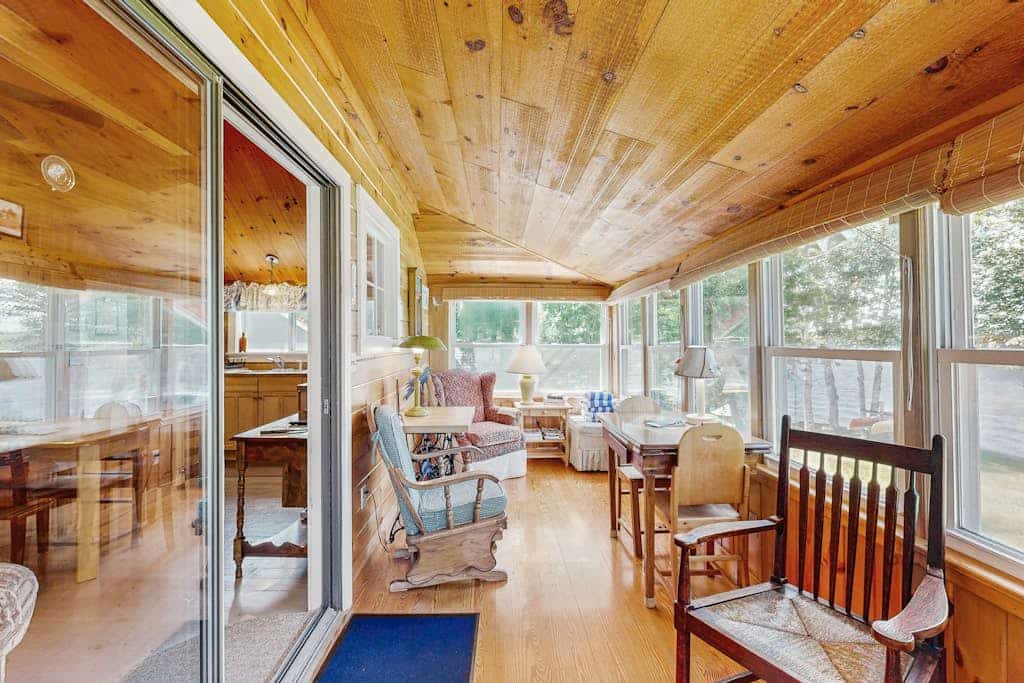 Lake Access K2 Cottage-2 bedrooms, WiFi, fire pit, and full kitchen.