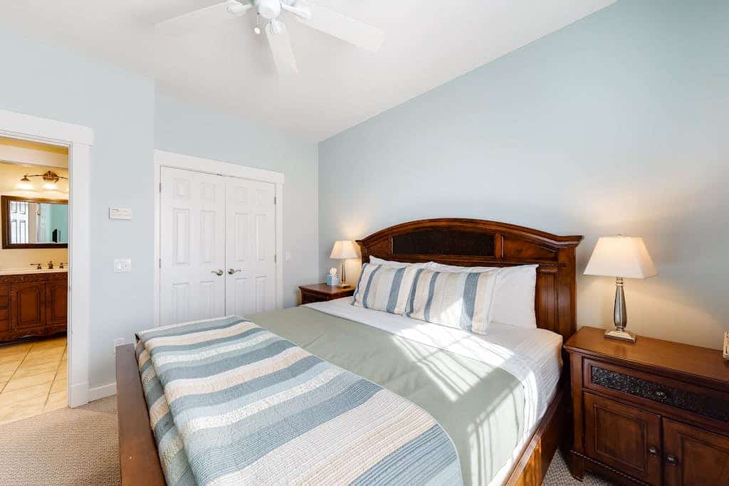 Lovely downtown Northeast Harbor suite near the water and near Acadia