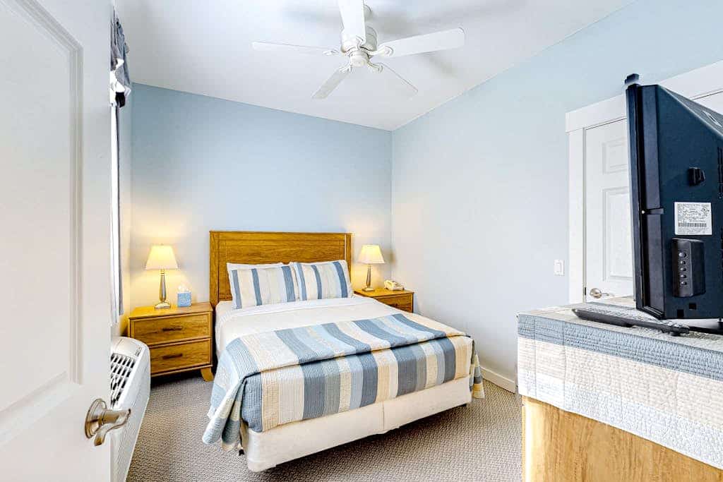 Two Neighboring Suites, Each w/ WiFi, Two TVs, and Central AC - Near Acadia