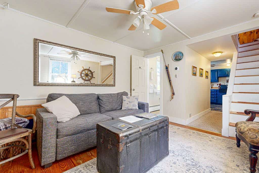 Head of the Harbor I- Historic Boothbay Harbor cottage with antique decor, washer/dryer & deck