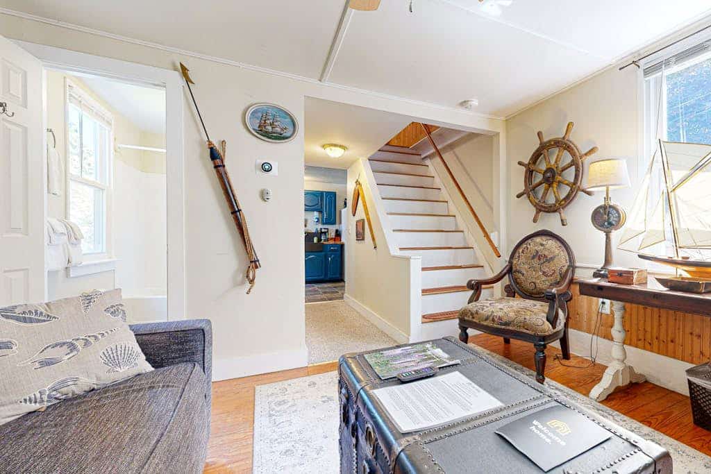 Head of the Harbor I- Historic Boothbay Harbor cottage with antique decor, washer/dryer & deck