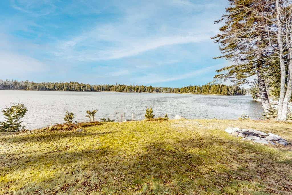 Dory Haven: Cove-front Home with sunroom, screened porch & waterfront yard