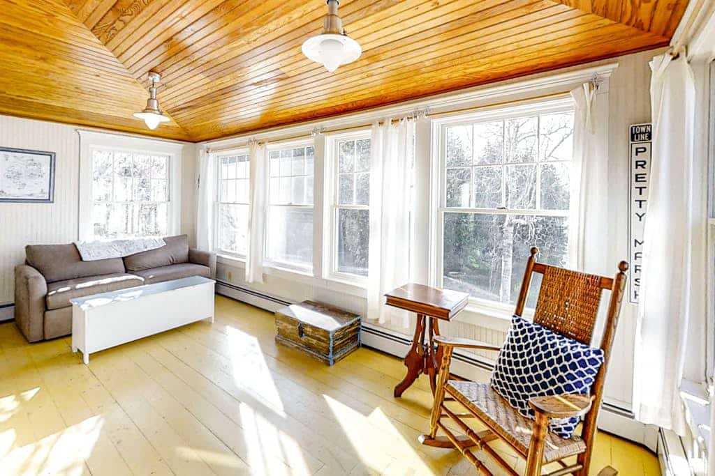 Dory Haven: Cove-front Home with sunroom, screened porch & waterfront yard