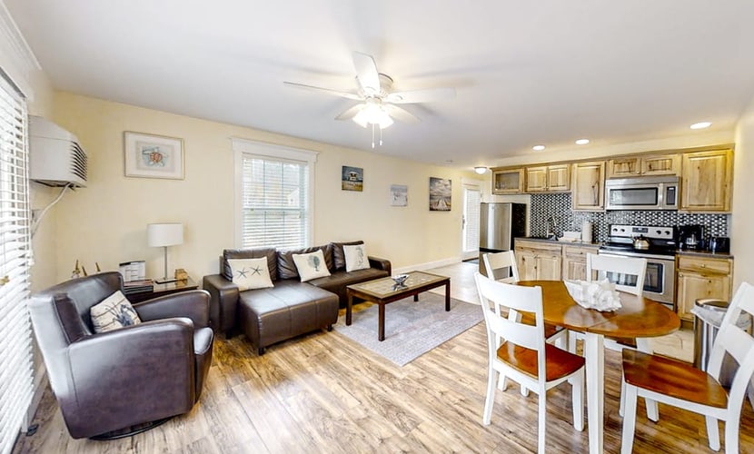 The View IV at Sheepscot River- Water-view condo with deck, full kitchen, and WiFi