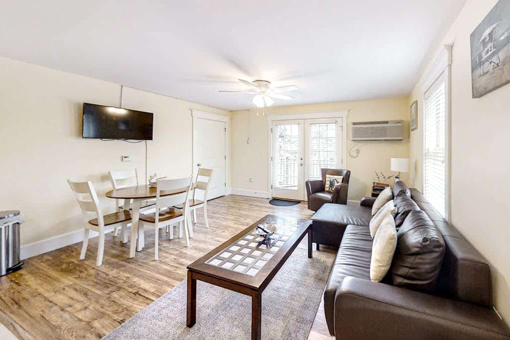 The View IV at Sheepscot River- Water-view condo with deck, full kitchen, and WiFi