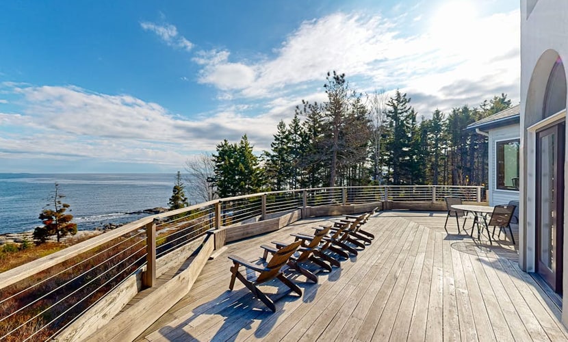 Private Oceanfront Home -- 2 Fireplaces, 4 Decks & Grill, Dog-friendly