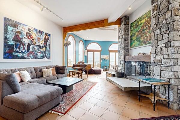 Private Oceanfront Home -- 2 Fireplaces, 4 Decks & Grill, Dog-friendly