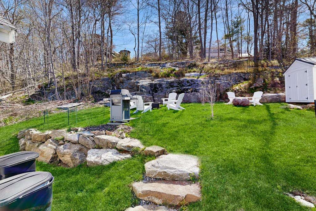 Bayside Barn- Iconic downtown retreat with firepit & fireplace- walk to Harbor Footbridge