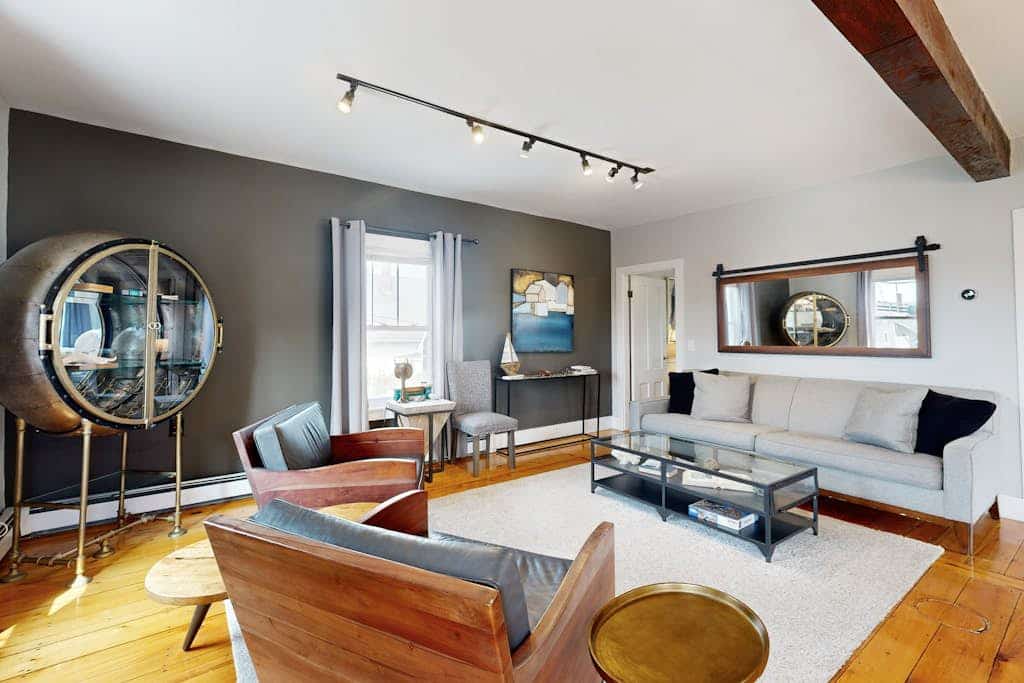 Head of the Harbor- Nautical vacation rental in in walkable downtown with harbor view, grill & deck