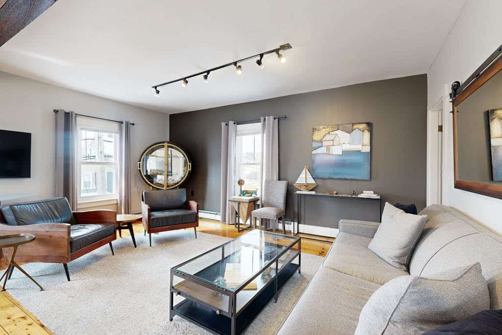 Head of the Harbor- Nautical vacation rental in in walkable downtown with harbor view, grill & deck