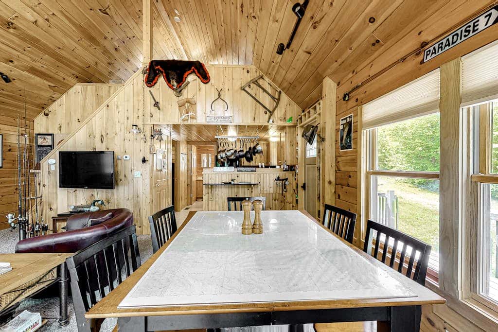 Lucky Lakefront Log Cabin