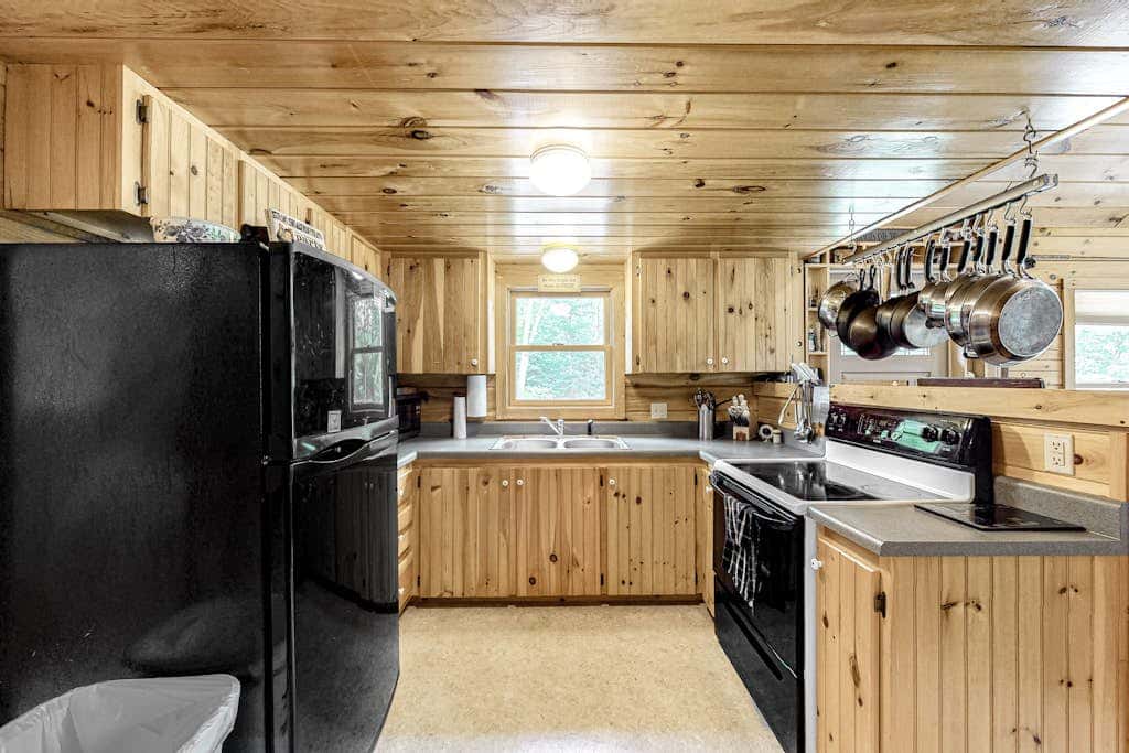 Lucky Lakefront Log Cabin