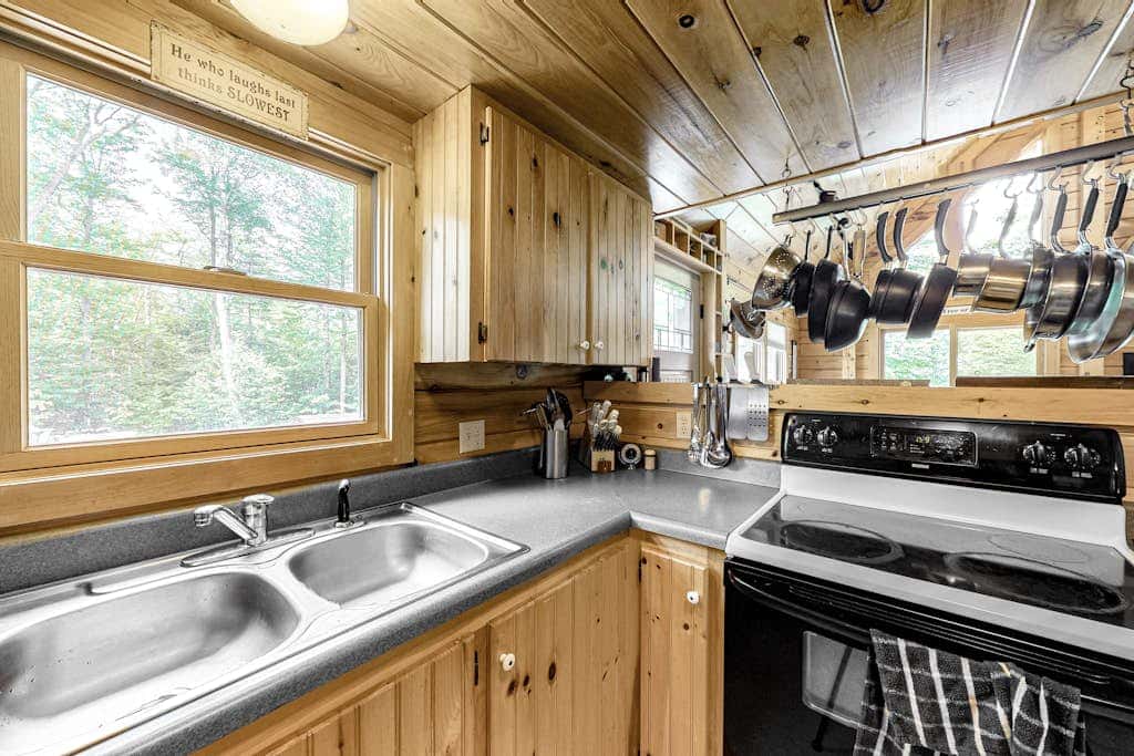 Lucky Lakefront Log Cabin