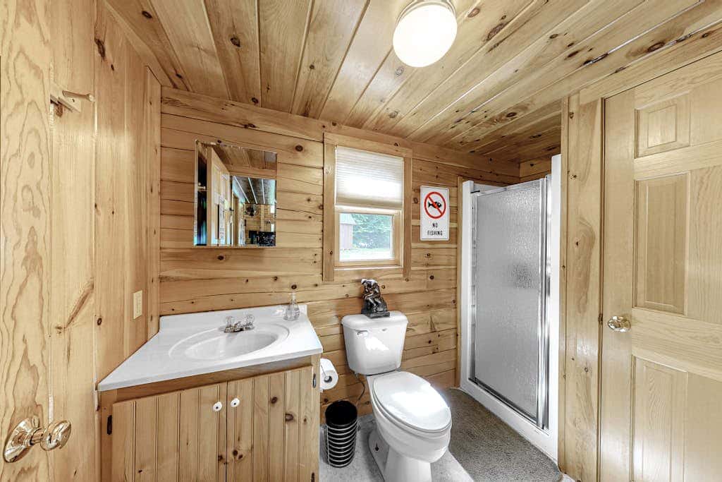 Lucky Lakefront Log Cabin