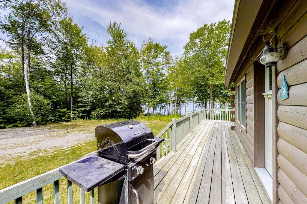 Lucky Lakefront Log Cabin