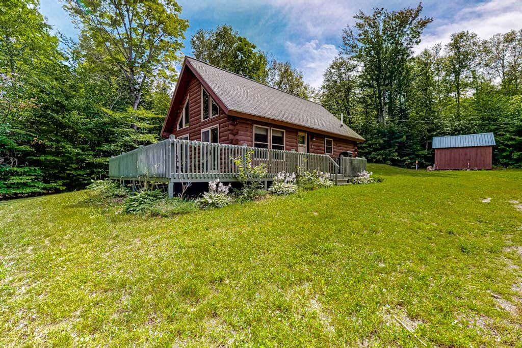 Lucky Lakefront Log Cabin