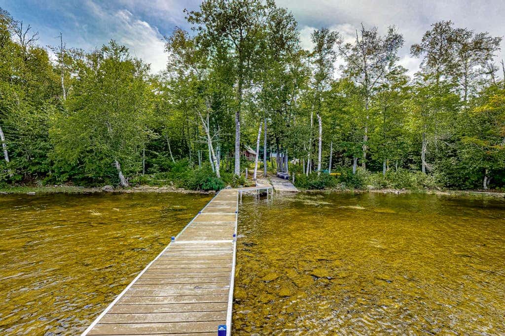 Lucky Lakefront Log Cabin