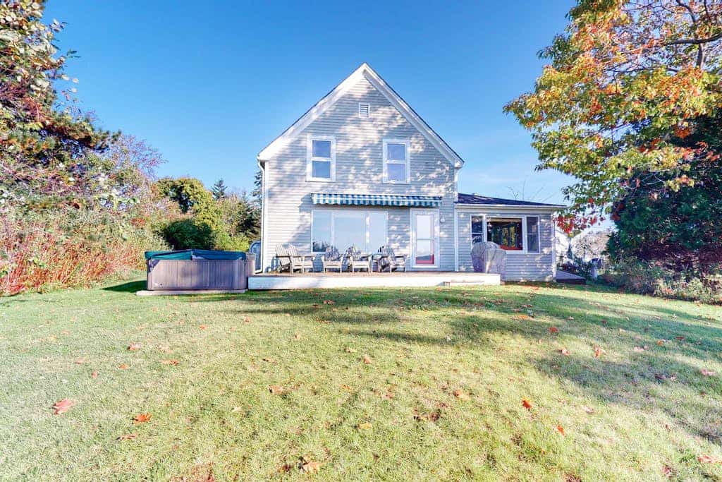 Bayfront house on Port Clyde Harbor with views, hot tub,  beach access