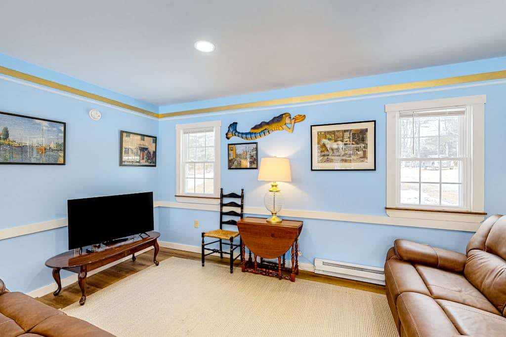 Blue Lagoon Escape Unit-B- duplex home with a large yard, deck, WiFi, & ideal Midcoast location